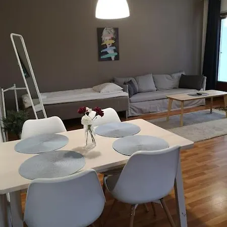 Apartment Kotimaailma - Kotoisa Saunallinen Kolmio Tikkurilan Palveluiden Aeaerellae *